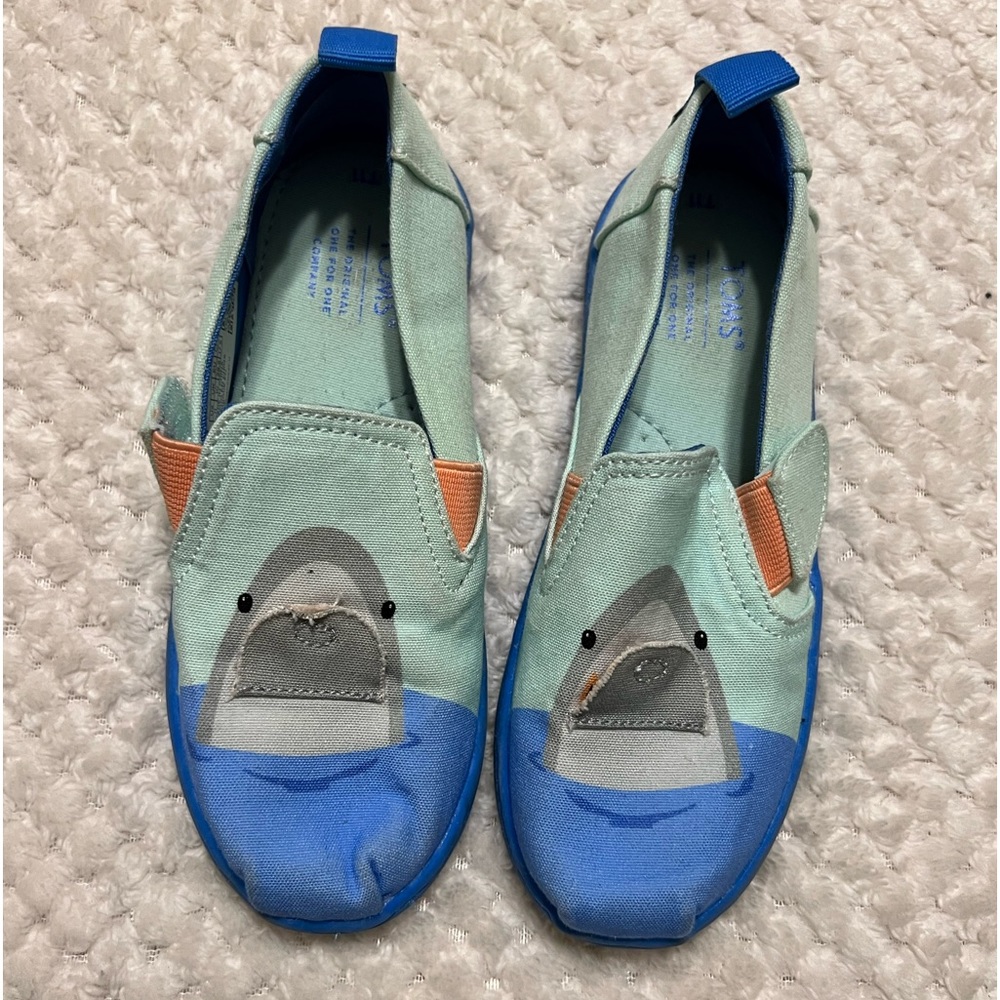 Tom’s Shark Kids Flats
